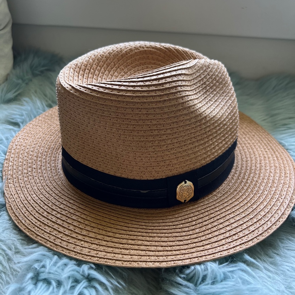 Vince Camuto hat